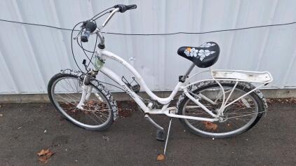 (1) 26" Electra Townie21 - White 21-Speed Cruser