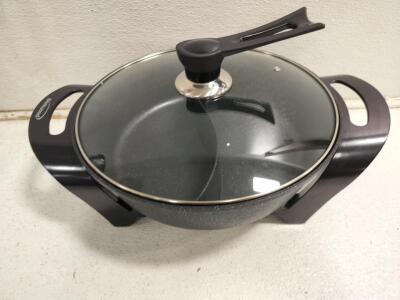 (1) Brentwood Electric 6 Quart Nonstick Shabu Shabu Hot Pot.<br/>(1) Brentwood 12 Speed Blender<br/>(1) Dachu Divided Electric Hot Pot (1) 58 Pcs. Plastic Storage Set<br/>*Tested* Kitchenware works<br/>Please Inspect in person