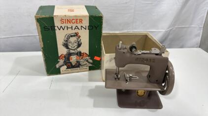 Vintage Singer SewHandy Small Real Seeing Machine w/ Original Box ( Super Awesome Piece)