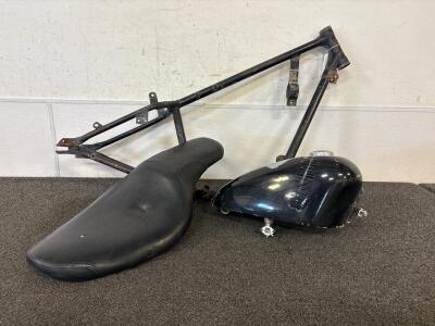 Harley-Davidson Seat - Motorcycle Frame - Chopper Universal Fitment Peanut Gas Tank