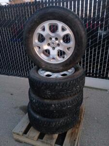 (4) Acura Himalaya SUV Snow Studded Tires P235/65 17" Like New Condition