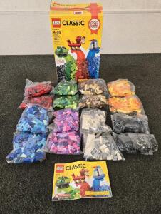Lego Classic 900 Piece Box