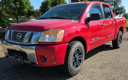 2008 NISSAN TITAN - 4X4!