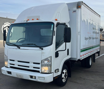 LOCAL FLEET - 2009 ISUZU NPR - DIESEL - AFTERMARKET STEREO!