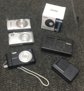 (3) Digital Camera&rsquo;s (1) Vivatar Wide-Angle Lens