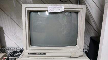 1984 Tandy RGB Color Monitor CM5 -(Monitor Only)