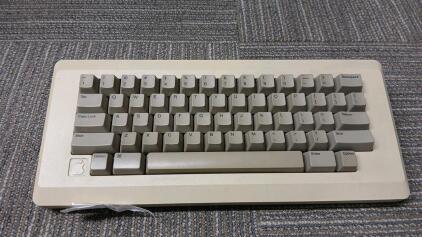 1984 Apple Keyboard Model m0110