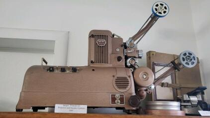 OFFISTE 1947 Ampro Premier 20 Projector and Speaker System