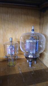 Machlett ML-357B Triode Vaccum Tube & Eimac 592/3-200A3 Vaccum Tube