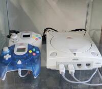 Sega Dreamcast Video Game Console And Two Controllers - 4