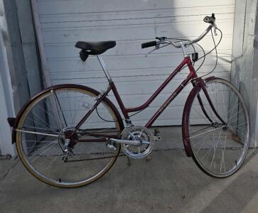 Schwinn 28" Burgundy