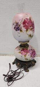 (1) Antique "Gone With the Wind" Style Parlor Lamp