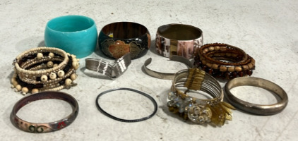 (11) Assorted Costume Bracelets