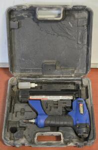 Campbell Hausfeld CHN10300AV Pneumatic &frac14;" Crown Staple Gun w/ Carry Case