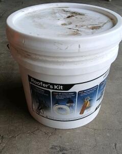 FallTech 8596A Premium Roofer's Kit W/ Anti-Panic Fall Arrester