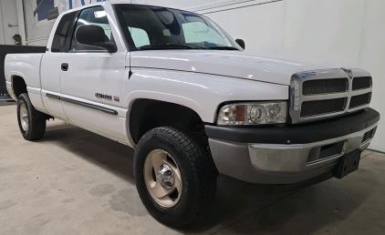 2001 DODGE RAM 1500 - 4X4 - 5 SPEED MANUAL!