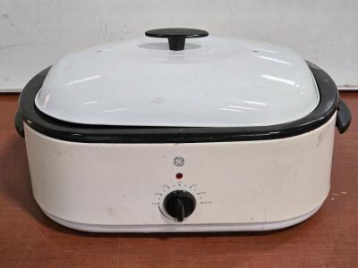 Large GE Electric Roaster - 11&frac12;" x 17&frac12;"