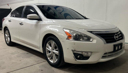 2013 NISSAN ALTIMA - SUNROOF!