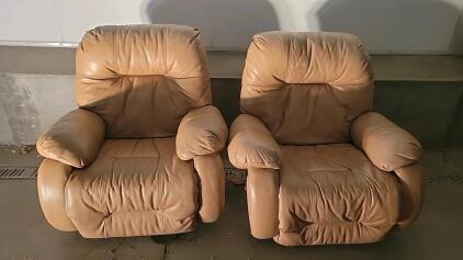 Light Brown Leather Recliner Chair, Manual Reclining, Padded Armrests