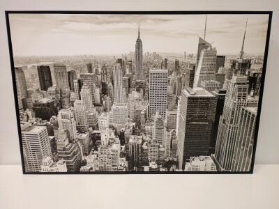 Black and White Glittered Photo Print On Canvas In a Black Plastic Frame of the Iconic New York City Skyline, Offering an Aerial View of Manhattan with the Empire State Building - New