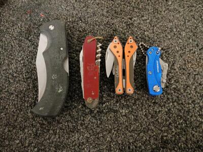 Assorted Ammunition (7.62x39) (.270) (7MM) (.40 S & W) (.308) And More (4) Unbranded Ammo Clips (2) Unbranded Pocket Knives (1) Cabela's Pocket Knife (1) Pittsburgh Pocket Knife