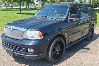 2005 LINCOLN NAVIGATOR - 4X4!