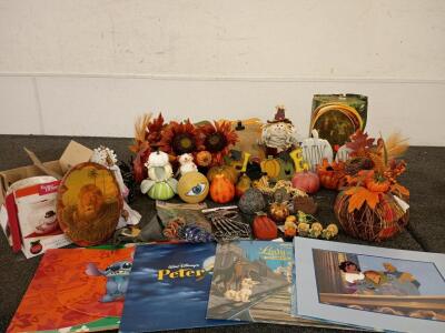 Autumn Home Decor Lot (4) Disney Exclusive Lithographs (1) Scentsy Warmer (1) Lord Of The Rings Collectable Figurine