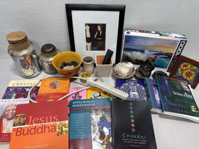 Books / pictures / Home decorations and more
