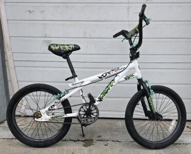 Razor 18" Freestyle Bike, white