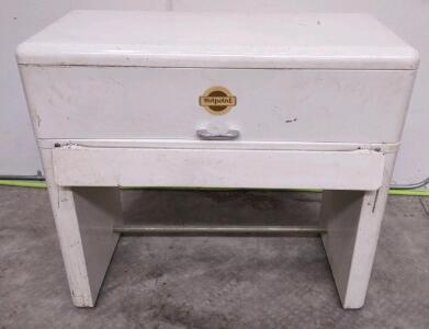 Vintage Hotpoint Deluxe Ironing Machine, Model No. 10 LR-4, 1375W, Serial No. 1349004