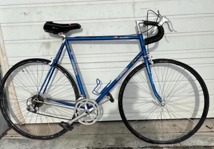 (23 inch) vintage Ochsner racing bike with a steel frame / blue