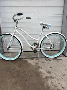 (26 inch) Huffy Cranbrook women's beach cruiser bike (White)