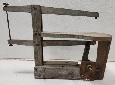 (1) Antique Primitive Scroll Saw