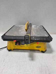 QEP 650XT 7-inch Wet Tile Saw, Powers On