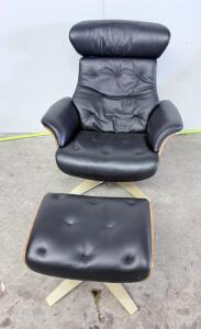 (1) Scandinavian Designs Anselmo Recliner & Ottoman Natural Wood Gold Base & Natural Black Leather 31.10&rdquo;Wx33.07&rdquo;Dx39.34&rdquo;H