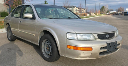 1995 NISSAN MAXIMA - SUNROOF!