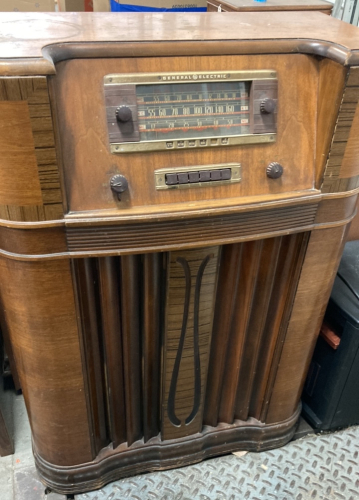 Vintage Tall Standing Radio