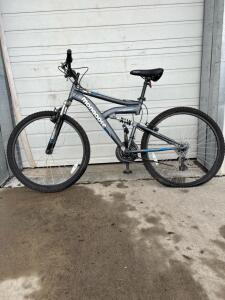 Mongoose XR-75 26" full-suspension mountain bike (Grey)