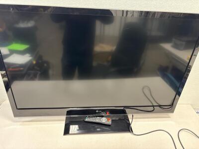 LG (52 inch) Tv