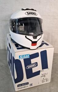 (1) Shoei Neotec 3 Modular Helmet - Gloss White, Medium
