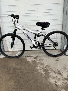 26 inch Mongoose Ledge 2.1 Mountain Bike. (White)