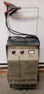 Schumacher SE-4020 10/40/200 Amp Battery Charger/Engine Starter.