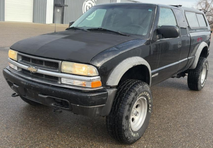 2003 CHEVROLET S-10 - 4X4!