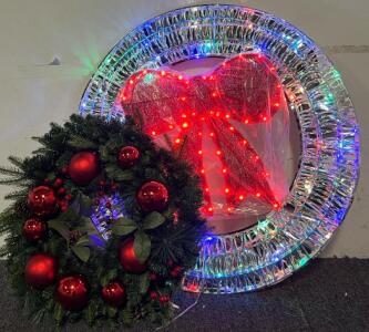 30&rdquo; LED Light Up Christmas Wreath & 15&rdquo; Traditional Christmas Wreath