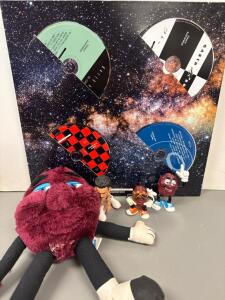 Garth Brooks Legacy CD Collection W/ California Raisins Collectible Plushie And Figures