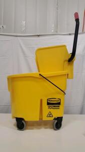 Rubbermaid WaveBrake Mop Bucket with Wringer, 35 Quarts, Yellow