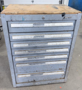 (1) 7-Drawer Tool Box / Bench