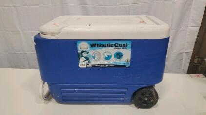 Igloo 38 Quart Blue Cooler