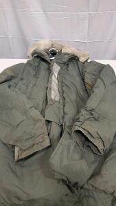 United State Air Force Green Insulated Winter Jacket Size Medium