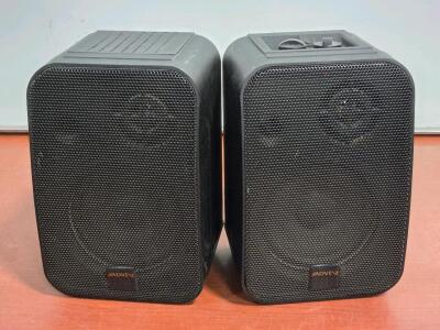 Set of (2) Vintage Advent Shelf Speakers - 9"H